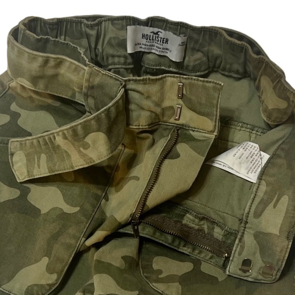 Hollister California Ultra High-Rise Mom Short Stretch Camo 3”  Women’s Size S - Picture 6 of 11